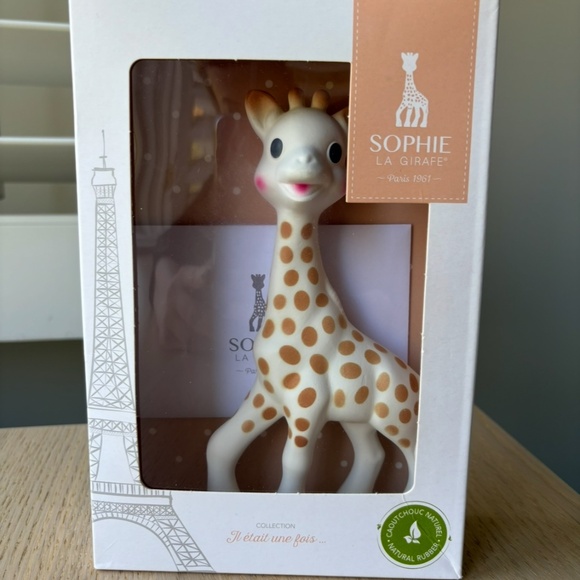 Sophie the Giraffe, white box - Picture 1 of 5